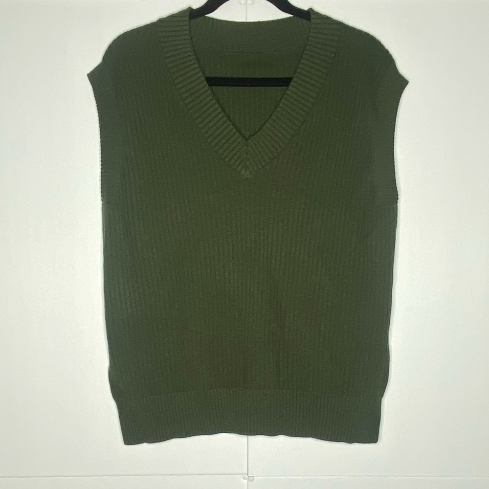 Army Green Ribbed Knit Sweater Vest – Size M
